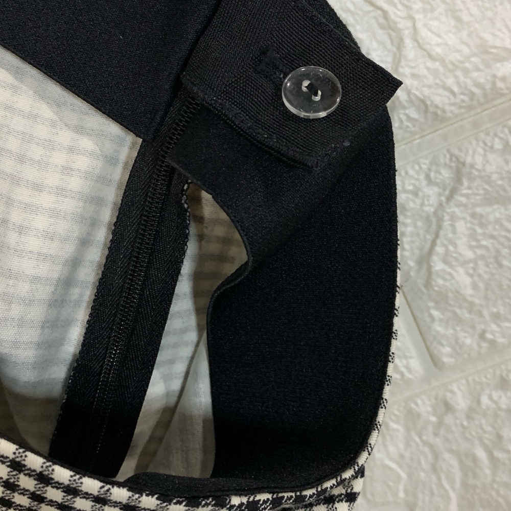 Excellent Condition High Waisted Never Fade Pixie Ankle Gingham Pants | Black Wh - Picture 5 of 11